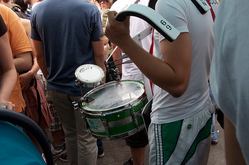 Surdo de primeira, segunda e terceira: como ouvir e entender cada função na bateria